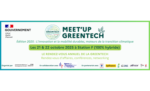 Bannière de l'événement "Meet’Up Greentech" organisé par le Gouvernement français. En haut à gauche, le logo officiel du Gouvernement (drapeau tricolore bleu-blanc-rouge avec le visage de Marianne, accompagné du texte « Liberté, Égalité, Fraternité »). Au centre, le logo circulaire de la "Greentech Innovation" (un cercle vert avec des éléments végétaux stylisés, et le texte à l’intérieur « Greentech Innovation »). Titre principal : « MEET’UP GREENTECH ». Sous-titre : « Édition 2025 : L’innovation et la mobi